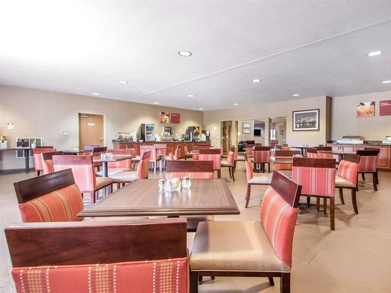 Comfort Suites Johnson Creek Conference Center Exterior foto